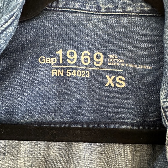Gap Denim Shirt - Picture 6 of 6